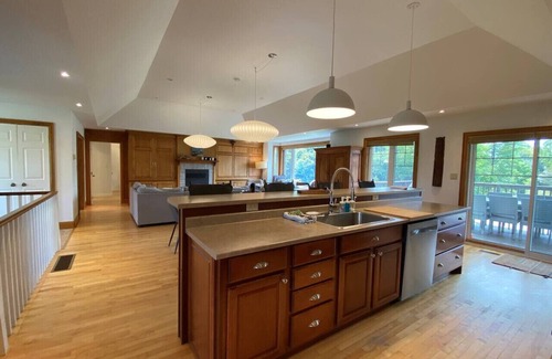 Wellington House | Private Beach, Hot Tub, A Vacay to Remember!