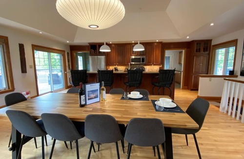 Wellington House | Private Beach, Hot Tub, A Vacay to Remember!