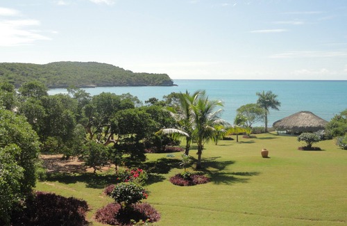 Treasure Beach Villa | Private Beachfront garden villa with Pickleball court - Coquina