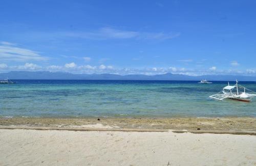 Basdiot House | Private beachfront accommodation with ocean view and direct reef access
