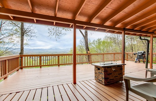 Franklin Cabin | Private cabin with breathtaking mountain view, large deck, fireplace & firepit