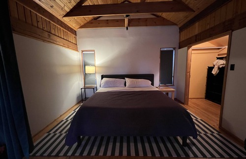Diamond Ridge House | Private chalet on Diamond Ridge. Close to hiking trail with late check out!