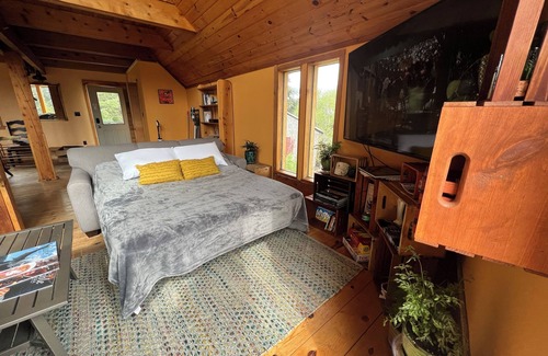 Diamond Ridge House | Private chalet on Diamond Ridge. Close to hiking trail with late check out!