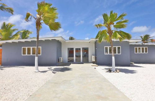 Malmok Villa | Private chef,46 seconds to BEACH,Pool side massage, UTV`s, more