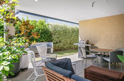Madeley House | Private, Comfortable, Spacious 3 Bedroom Single Level Home with Yard and Parking