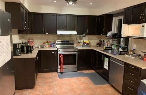 Mississauga House | Private comfortable M1 bedroom