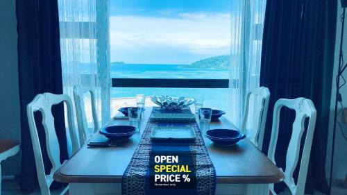 Downtown Kota Kinabalu Apartment | Private Corner Stay! Ocean-View, Walk to Jetty & Food Spots-Mango House1