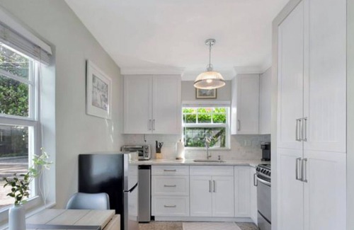 Delray Beach House | Private Cottage/Courtyard steps from Downtown Delray and The Chic Ray Hotel