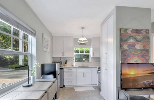 Delray Beach House | Private Cottage/Courtyard steps from Downtown Delray and The Chic Ray Hotel