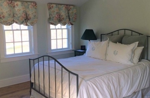 West of Town House | Private Cottage, Newly Updated