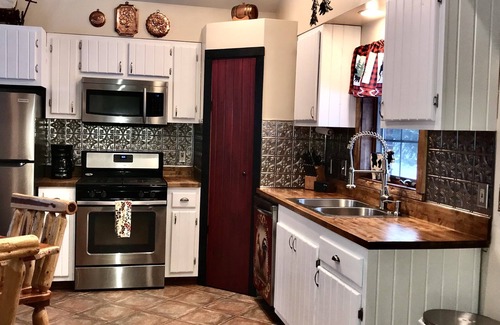White Cloud Cottage | Private cottage on 10 acres in Manistee National Forest