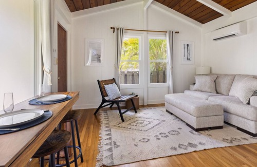 Kailua Cottage | Private Cottage Steps to Kailua Beach! Air-conditioning, parking & washer/dryer