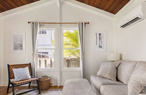 Kailua Cottage | Private Cottage Steps to Kailua Beach! Air-conditioning, parking & washer/dryer