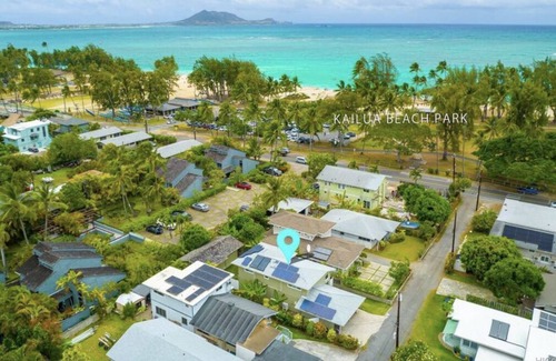 Kailua Cottage | Private Cottage Steps to Kailua Beach! Air-conditioning, parking & washer/dryer