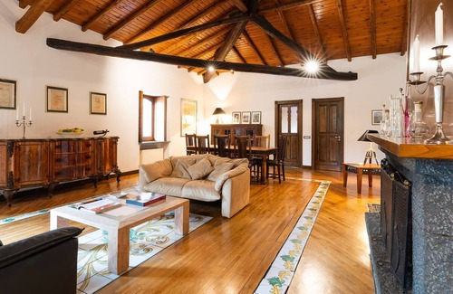Pedara Villa | Private countryside villa with swimming pool