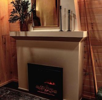 Blue Ridge Ski Chalet | Private Couples Retreat Scenic Hottub -Fireplace