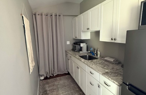Framingham Condo | Private Cozy 1-br condo w/high ceilings, WiFi, AC in quiet N. Framingham
