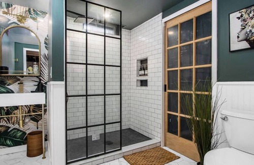 Eastwood House | PRIVATE Cozy Finished Basement with backyard oasis