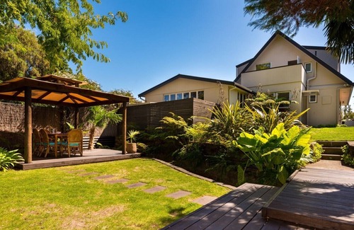 Springlands House | Private Creek with eels to feed, Walk to Supermarkets