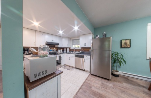 Cambra House | Private Creekfront-fish-Kayaks,campfire,decks, well known trout stream, privacy