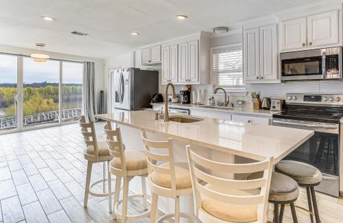 Runaway Bay House | Private Dock and Grill Riverfront Runaway Bay Gem