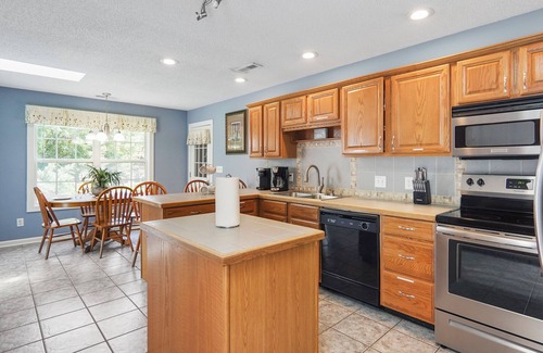 Terrell House | Private dock, hot tub, game room, paddle boat & fire pit!