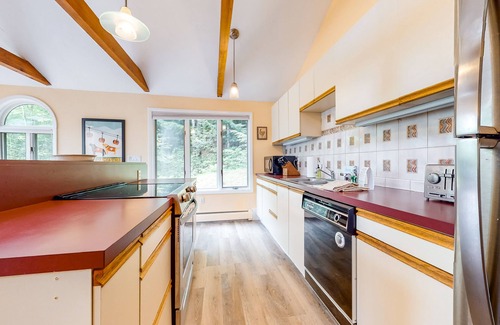 Bartlett House | Private & dog-friendly home w/balcony, deck - in the White Mountains