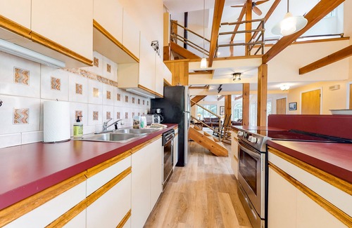 Bartlett House | Private & dog-friendly home w/balcony, deck - in the White Mountains