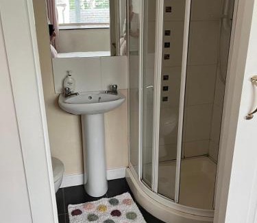 Clara House | Private double room at Caroline's Guest House, River Street, Clara