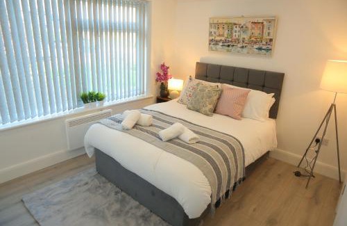 Luton House | Private Ensuite 4 min drive to Luton Airport
