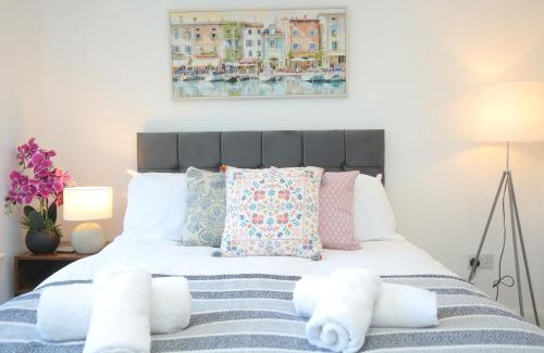 Luton House | Private Ensuite 4 min drive to Luton Airport