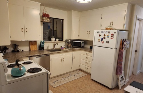 Lafayette House | Private entire 2-bedroom house with cozy backyard & patio close to 4 Downtowns