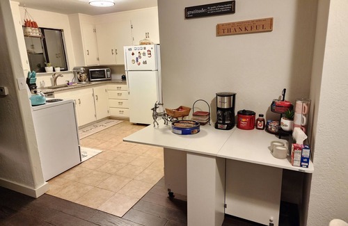 Lafayette House | Private entire 2-bedroom house with cozy backyard & patio close to 4 Downtowns