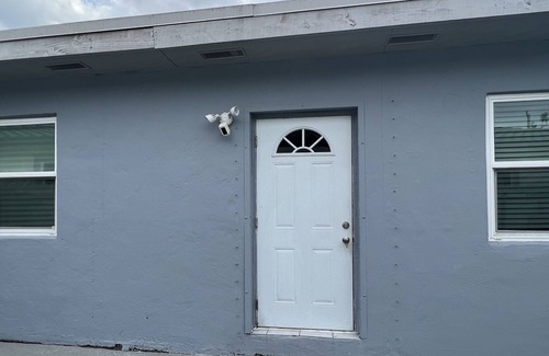 Coral Terrace Bed & Breakfast | Private entrance apartment for 3 or 1 person free parking wifi malls restaurant