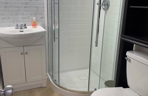 Ottawa Division House | Private Entrance Near YOW Airport