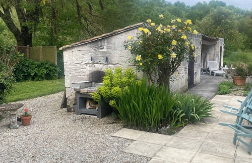 Nieul le Virouil House | Private family retreat, 30 mins from beach. Bordeaux and Cognac 45 mins. Pool.