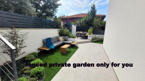 Rijeka Apartment | Private fenced garden with BBQ area minutes from the beach - Urban Secret Kantrida