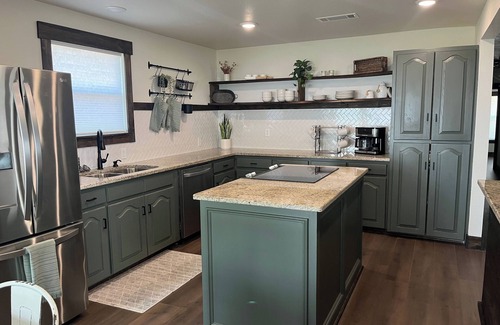 Lone Oak House | Private Fishing Dock, Boat Lift, Paddle Boards, Fire Pit - newly remodeled home