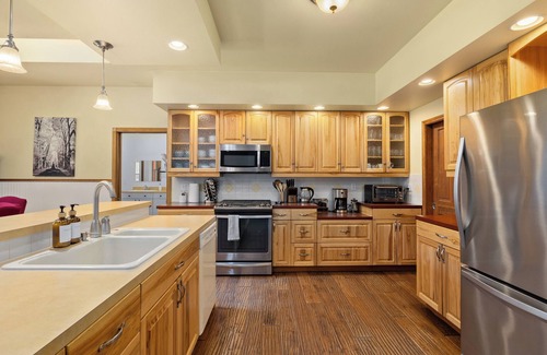 Cle Elum House | Private Forest Escape for 19 with Hot Tub & Stunning Night Sky Views