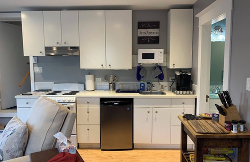 Salmon Arm House | Private garden suite