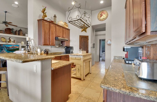Cave Creek House | Private getaway,sleeps 21,pool, 2 jacuzzis, Teppanyaki grill,BBQ,covered patio+