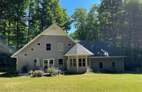 Bellaire House | Private Glacial Hills Bellaire Home