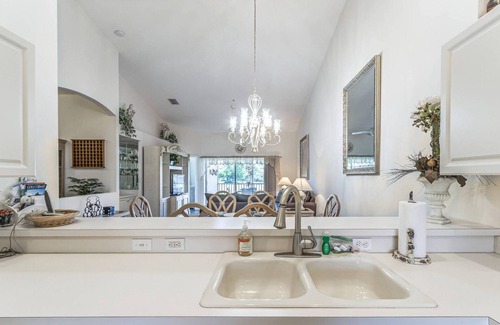 Sarasota Condo | Private Golf Club | Gated | 5 Pools | Restaurant | Clubhouse | Heritage Oaks Ideal Seasonal Rental!