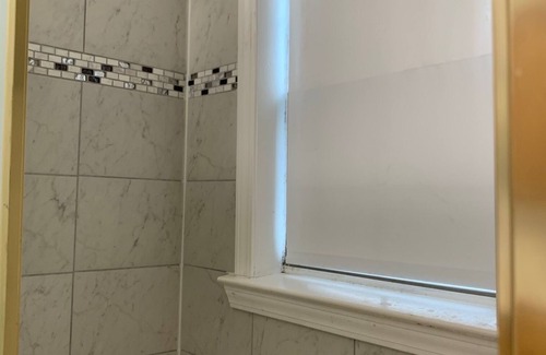 Little Woods House | Private Guest House Near Downtown