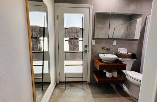Burbank House | Private Guest Quarter for 1 guest with own Patio & Bathroomnn