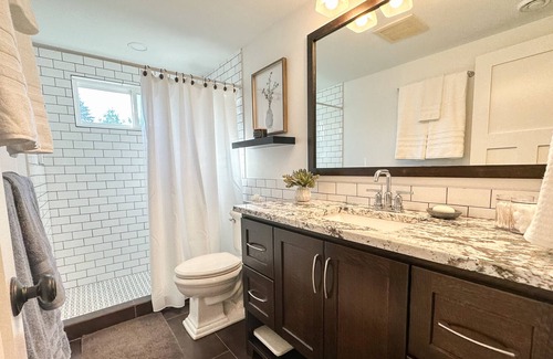 West Bloomington House | Private Guest Suite- Pool⭐Family & Dogs Friendly⭐City & Quiet Living