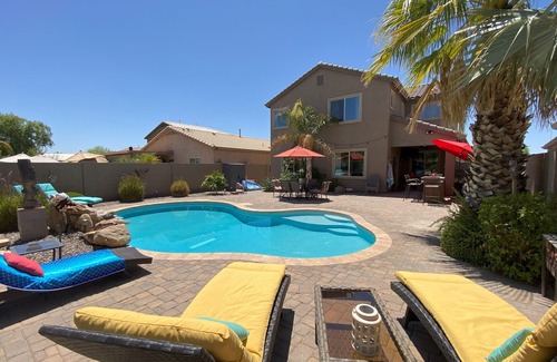 San Tan Valley House | Private Heated Pool - pool heat incl'd, Fire-pit, Pool Table, Bar, Dog-friendly!