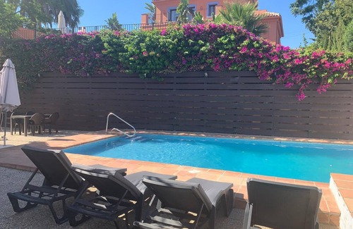 Urbanizacion Marbessa House | Private heated pool and garden. 2 min walk to beach. Fast EV charger Oct 24.
