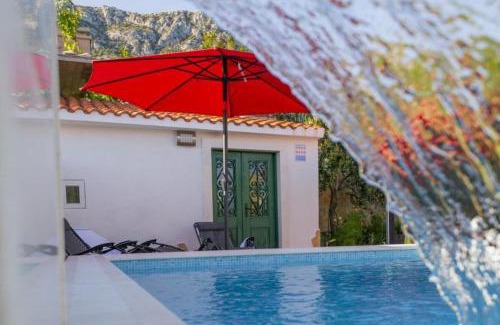 Kastel Sucurac Apartment | Private heated pool and jacuzzi #House Sandra