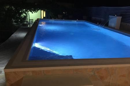 Kastel Sucurac Apartment | Private heated pool and jacuzzi #House Sandra